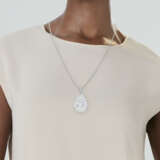 AN IMPRESSIVE DIAMOND PENDANT NECKLACE - Foto 2