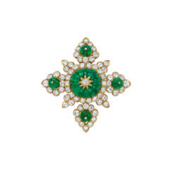 VAN CLEEF &amp; ARPELS CARVED EMERALD AND DIAMOND BROOCH