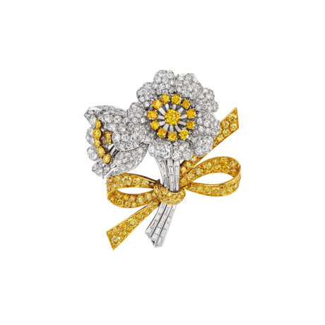 VAN CLEEF & ARPELS COLORED DIAMOND AND DIAMOND FLOWER BROOCH - Foto 1