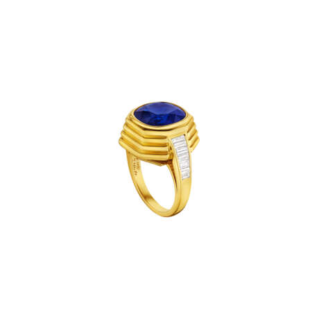 BULGARI SAPPHIRE AND DIAMOND RING - photo 4