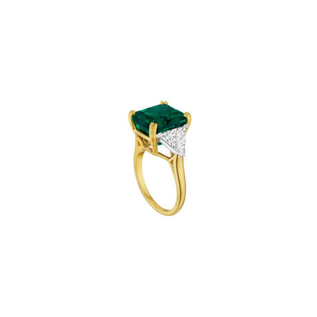 A RARE EMERALD AND DIAMOND RING - фото 6