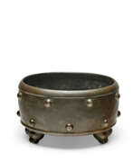 Kangxi period. RARE BR&#219;LE-PARFUM TRIPODE EN BRONZE