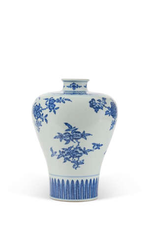 VASE `SANDUO` EN PORCELAINE BLEU BLANC, MEIPING - photo 2