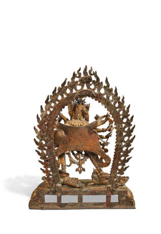 STATUE DE CHAKRASAMVARA EN BRONZE DOR&#201; - photo 4