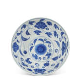 RARE BOL EN PORCELAINE BLEU BLANC - photo 3