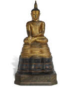 South-Eastern Asia. MONUMENTALE STATUE DE BOUDDHA EN BOIS DOR&#201;