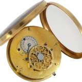 Taschenuhr: hochfeine, große Gold/Emaille-Taschenuhr im Stil von Gregson, signiert Chevalier & Comp. Genf No.4254, ca.1800, inklusive Uhrenständer/Box - photo 3