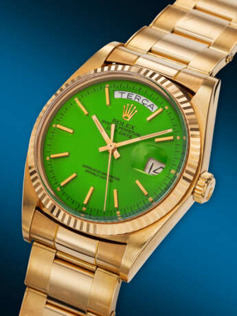 ROLEX. A VERY RARE AND HIGHLY ATTRACTIVE 18K PINK GOLD AUTOMATIC WRISTWATCH WITH SWEEP CENTER SECONDS, GREEN LACQUERED `STELLA` DIAL AND BRACELET - Foto 1