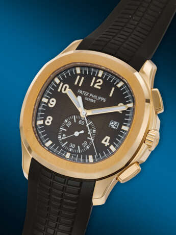 PATEK PHILIPPE. A VERY RARE AND COVETED 18K PINK GOLD AUTOMATIC FLYBACK CHRONOGRAPH WRISTWATCH WITH DATE - photo 2