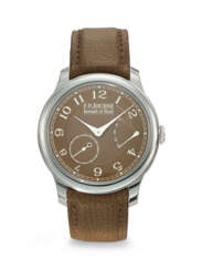 F.P. JOURNE. A RARE AND HIGHLY ATTRACTIVE PLATINUM WRISTWATCH WITH POWER RESERVE AND &#39;HAVANA&#39; BROWN DIAL