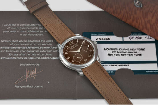 F.P. JOURNE. A RARE AND HIGHLY ATTRACTIVE PLATINUM WRISTWATCH WITH POWER RESERVE AND `HAVANA` BROWN DIAL - photo 3