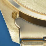 ROLEX. A SUPREMELY WELL-PRESERVED AND HIGHLY ATTRACTIVE 18K GOLD CHRONOGRAPH WRISTWATCH WITH BRACELET - photo 5