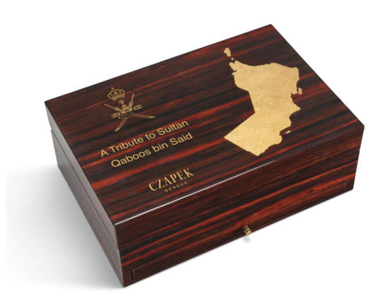 CZAPEK. A UNIQUE WOODEN PRESENTATION BOX WITH GOLD LEAF DECORATION, MADE FOR THE SULTAN QABOOS BIN SAID SET OF THREE UNIQUE WATCHES - Foto 1