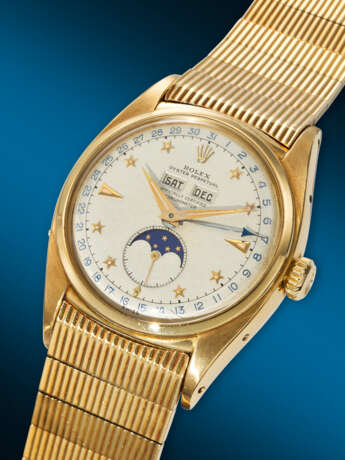 ROLEX. AN EXCEEDINGLY RARE AND SUPERBLY PRESERVED 18K GOLD AUTOMATIC TRIPLE CALENDAR WRISTWATCH WITH MOON PHASES, LUMINOUS STAR HOUR MARKERS AND BRACELET - photo 2