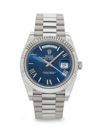 ROLEX. AN ATTRACTIVE 18K WHITE GOLD AUTOMATIC WRISTWATCH WITH SWEEP CENTER SECONDS, DAY, DATE AND BRACELET - фото 1