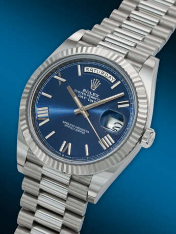 ROLEX. AN ATTRACTIVE 18K WHITE GOLD AUTOMATIC WRISTWATCH WITH SWEEP CENTER SECONDS, DAY, DATE AND BRACELET - photo 2