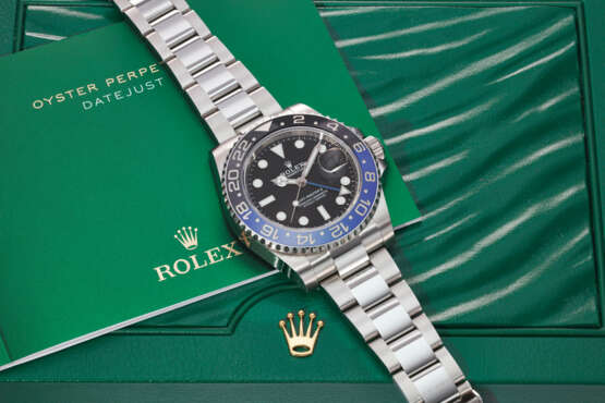 ROLEX. A COVETED STAINLESS STEEL AUTOMATIC DUAL TIME WRISTWATCH WITH SWEEP CENTER SECONDS, DATE, AND BRACELET - photo 3