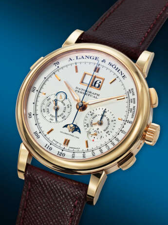 A. LANGE & S&#214;HNE. A RARE AND ELEGANT 18K PINK GOLD PERPETUAL CALENDAR FLYBACK CHRONOGRAPH WRISTWATCH WITH MOON PHASES, OUTSIZED DATE, LEAP YEAR, AND DAY/NIGHT INDICATION - Foto 2