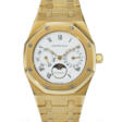 AUDEMARS PIGUET. A VERY RARE AND ATTRACTIVE 18K GOLD AUTOMATIC CALENDAR WRISTWATCH WITH MOON PHASES, PORCELAIN DIAL AND BRACELET - Prix ​​des enchères