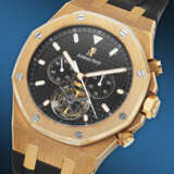 AUDEMARS PIGUET. A RARE AND LARGE 18K PINK GOLD TOURBILLON CHRONOGRAPH WRISTWATCH - Foto 2