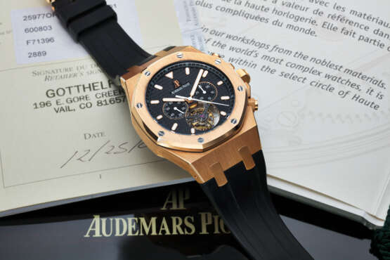 AUDEMARS PIGUET. A RARE AND LARGE 18K PINK GOLD TOURBILLON CHRONOGRAPH WRISTWATCH - Foto 3