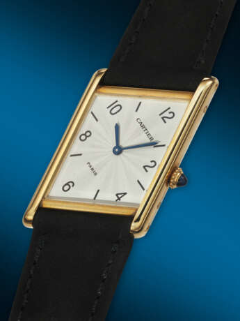 CARTIER. A RARE AND UNUSUAL 18K GOLD LIMITED EDITION ASYMMETRICAL WRISTWATCH - фото 2