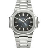 PATEK PHILIPPE. A VERY RARE STAINLESS STEEL AUTOMATIC WRISTWATCH WITH SWEEP CENTER SECONDS, DATE, AND BRACELET - Foto 1