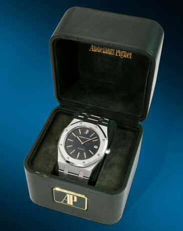 AUDEMARS PIGUET. A RARE AND ATTRACTIVE STAINLESS STEEL AUTOMATIC WRISTWATCH WITH DATE AND BRACELET - Foto 3