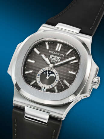 PATEK PHILIPPE. AN ATTRACTIVE STAINLESS STEEL AUTOMATIC ANNUAL CALENDAR WRISTWATCH WITH SWEEP CENTER SECONDS, MOON PHASES AND 24-HOUR INDICATION - photo 2