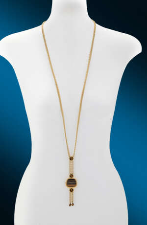 PIAGET. A HIGHLY RARE AND OPULENT 18K GOLD AND TIGER`S EYE NECKLACE WATCH - фото 4