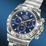 ROLEX. AN ATTRACTIVE AND COVETED 18K WHITE GOLD AUTOMATIC CHRONOGRAPH WRISTWATCH WITH BRACELET - photo 2