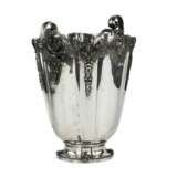 An ornate Italian silver cooler in the shape of a vase. 1934-1944 Silver 800 Eclecticism 20th century - photo 2