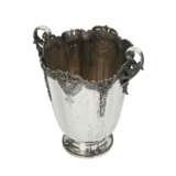 An ornate Italian silver cooler in the shape of a vase. 1934-1944 Silver 800 Eclecticism 20th century - photo 4