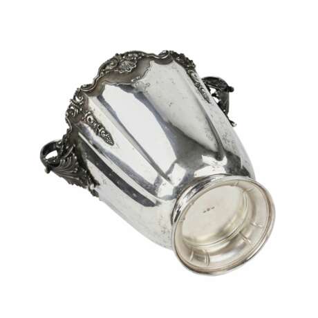 An ornate Italian silver cooler in the shape of a vase. 1934-1944 Silver 800 Eclecticism 20th century - photo 6