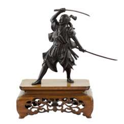 Sculpture japonaise en bronze repr&eacute;sentant un guerrier samoura&iuml;. Japon. Meiji. Le tournant du 19e-20e si&egrave;cle. 