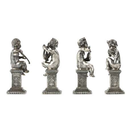Quatre dr&ocirc;les de figures de musiciens putti en argent. Argent 800 Eclecticism At the turn of 19th -20th century - photo 2