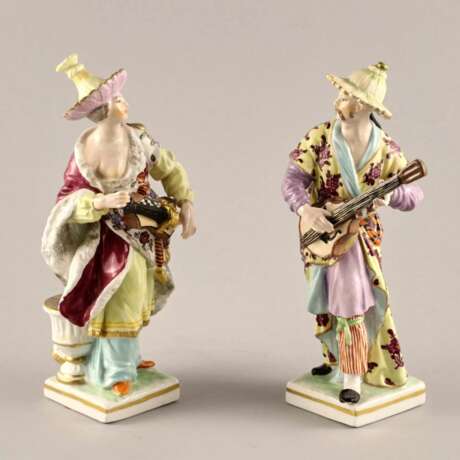 Une paire en porcelaine de Musiciens Chinois Hand Painted 19th century - photo 2
