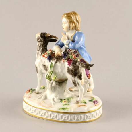 Figurine en porcelaine Gar&ccedil;on avec une ch&egrave;vre. Meissen Polychrome painting Rococo 20th century - photo 3
