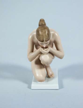 Figurine en porcelaine Fille &agrave; leau Rosenthal Hand Painted Early 20th century - photo 2