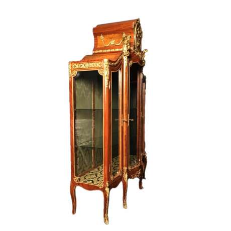 Vitrine de style Louis XV. Lackiertes Holz At the turn of 19th -20th century - Foto 2