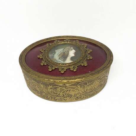 Bo&icirc;te a bijoux ovale en bronze dore. Vergoldete Bronze 19th century - Foto 1