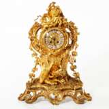 Mantel clock in Louis XV style Gold-plated metal At the turn of 19th -20th century - photo 1