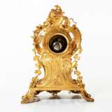 Mantel clock in Louis XV style Gold-plated metal At the turn of 19th -20th century - photo 3