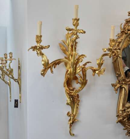 Une paire dappliques de salon monumentales dans le Rococo style Bronze doré Rococo 20th century - photo 5