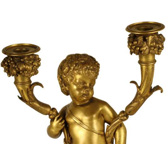 Une paire de candelabres Bronze doré Late 19th century - photo 3