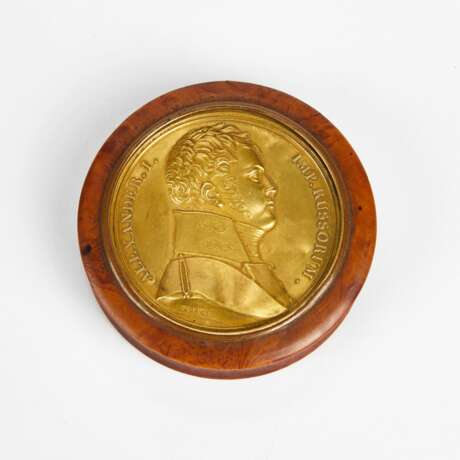 Snuff Box with Alexander I portrait Gold plated brass Empire 19th century - photo 5