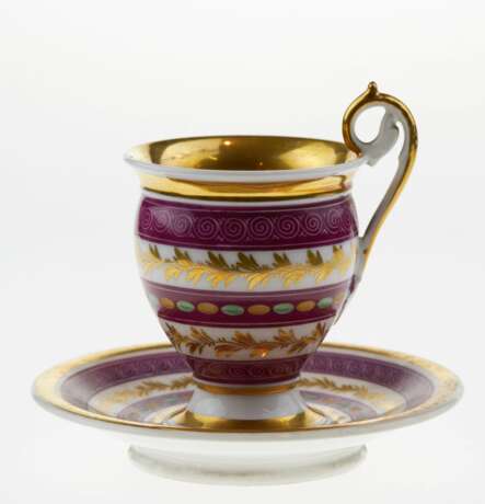 Tasse &agrave; the et soucoupe en porcelaine fran&ccedil;aise. Dorure Eclecticism At the turn of 19th -20th century - photo 1