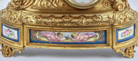 Mantel clock Allegories of Painting of gilded bronze 1920 Hand Painted Neorococo At the turn of 19th -20th century - photo 6
