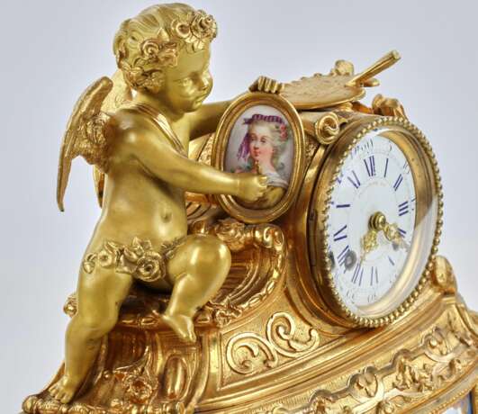 Mantel clock Allegories of Painting of gilded bronze 1920 Hand Painted Neorococo At the turn of 19th -20th century - photo 8