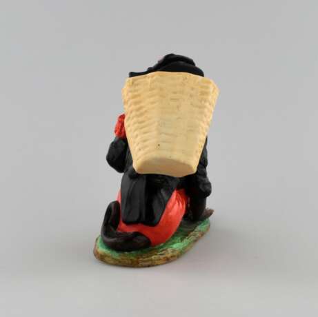 Porcelain pencil holder Monkey in the shape of Napoleon. Porcelain Early 19th century - photo 3